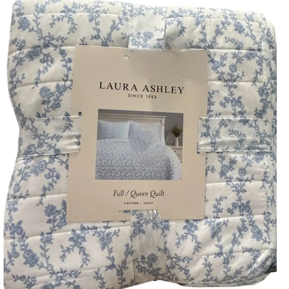 Laura Ashley Queen Cotton Blue and White Quilt 90”x90”